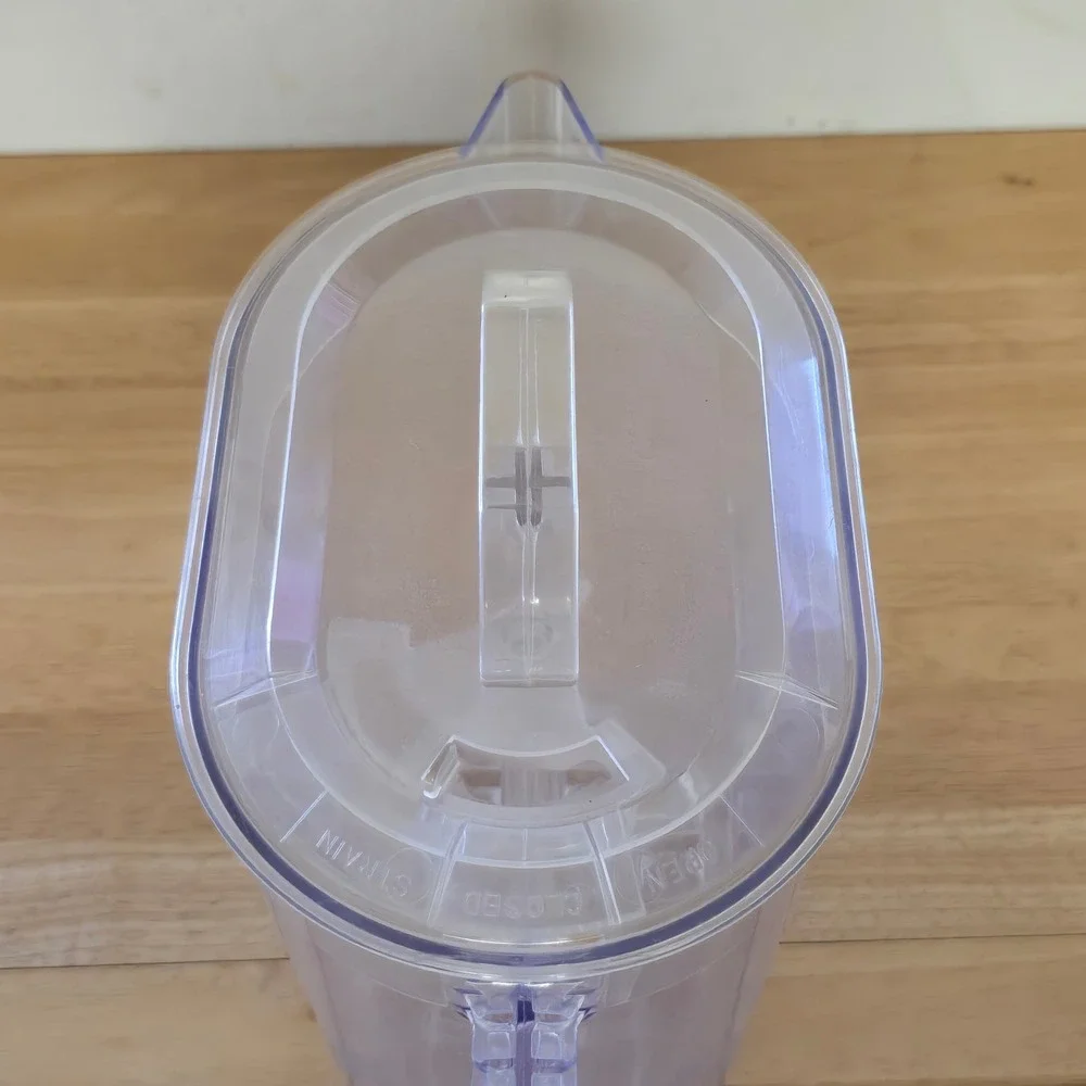Pampered Chef Quick-Stir Pitcher 1 Gallon Clear Plastic Polka Dot Large 4qt